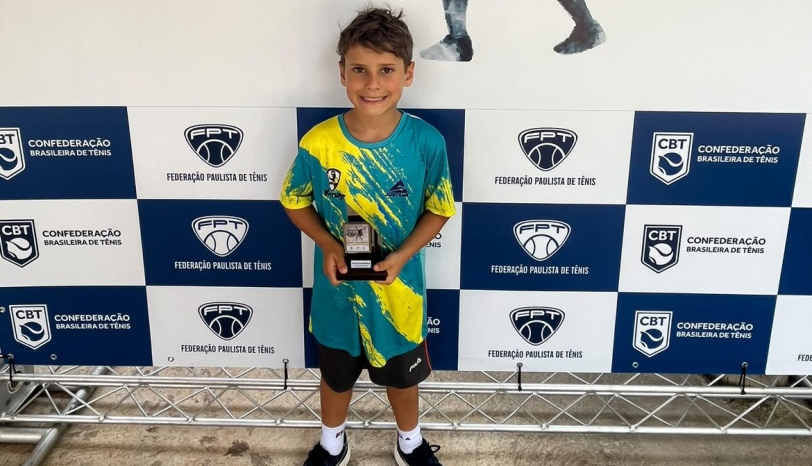 Tênis: Associado conquista seu 1º troféu