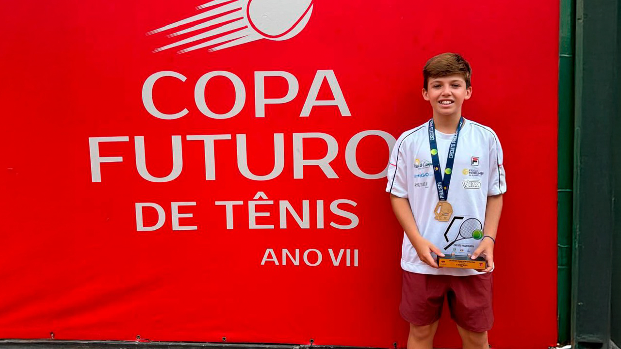Tênis: Associado é Campeão de Simples e Duplas